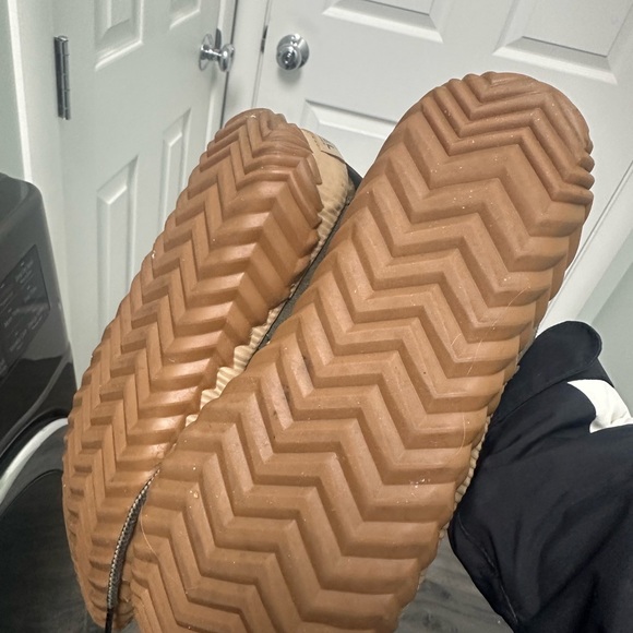 Sorel boots - Picture 4 of 4